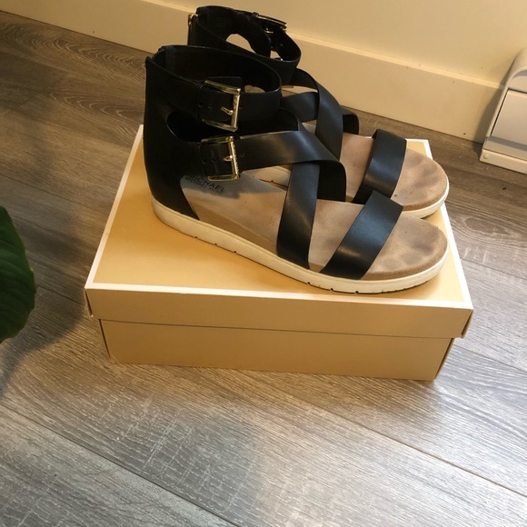 Micheal kors sandals - Picture 5 of 5